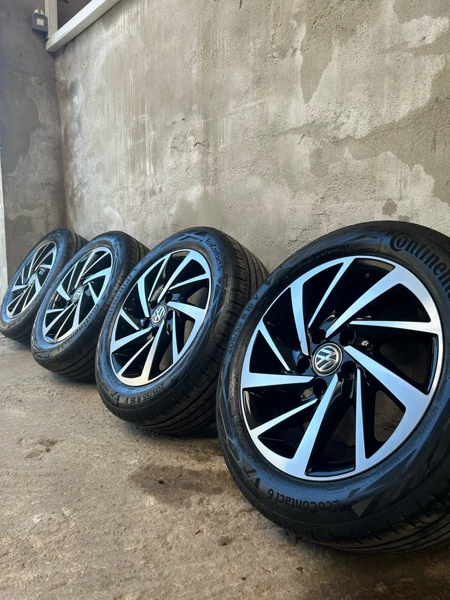 16” VOLKSWAGEN GOLF ALLOY WHEELS & TYRES - Image 1