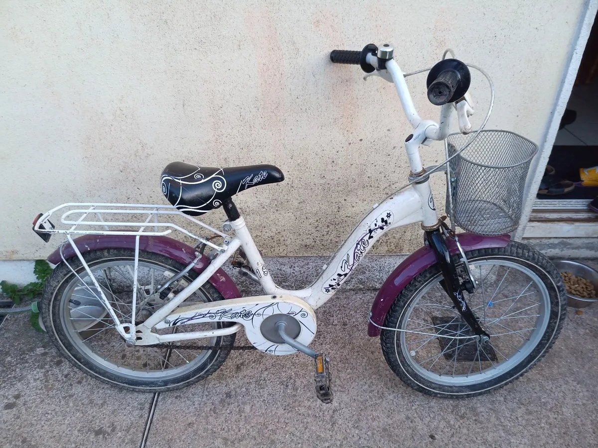 Girl's bike - Image 1
