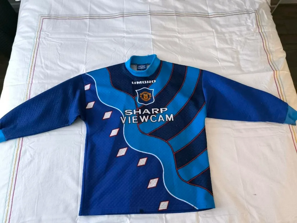 Manchester Utd Vintage Goalkeeper  Jersey 95-97 (M - Image 1