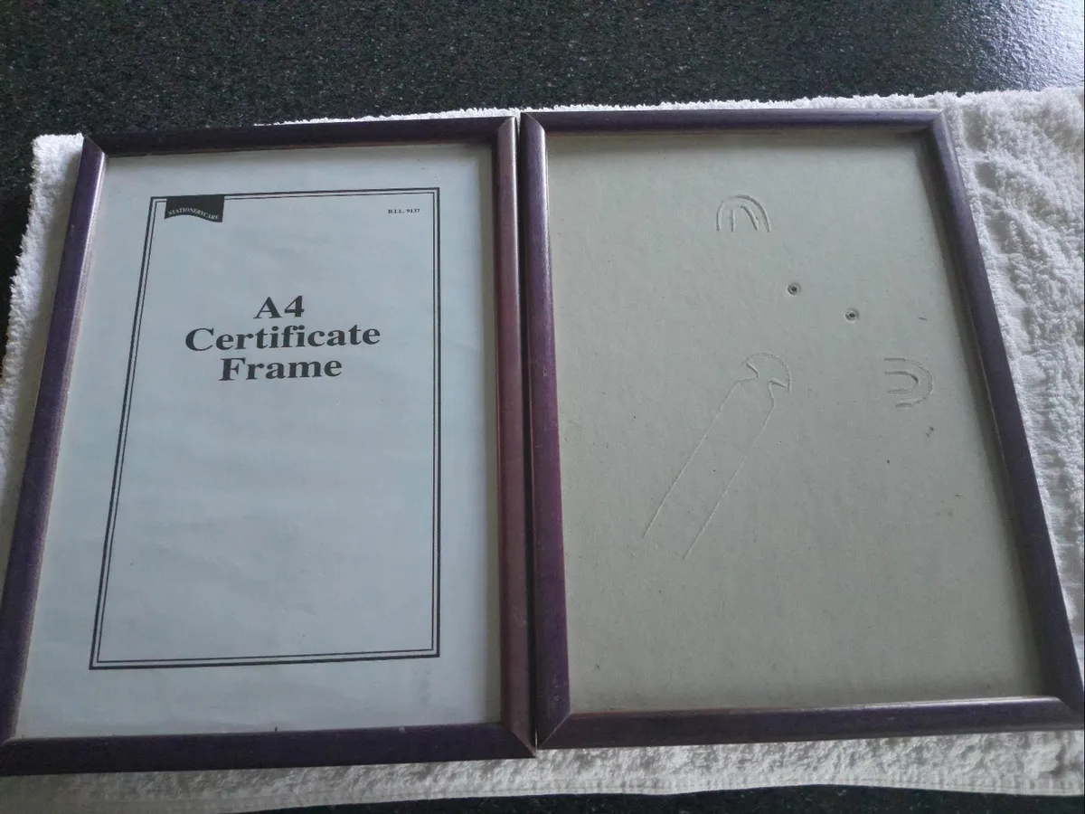 A4 Picture / certificate frames x 4 - Image 1