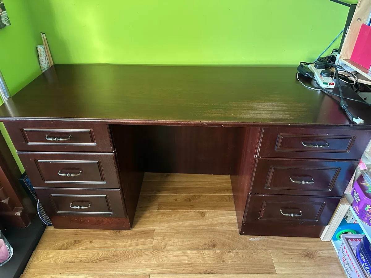 Office table - Image 1
