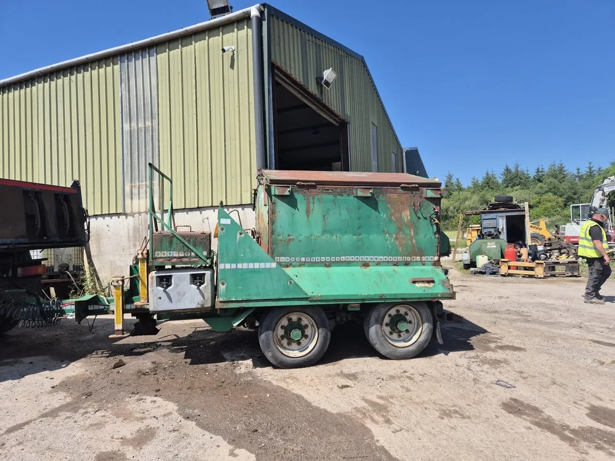 Tarmac hot box - Image 1