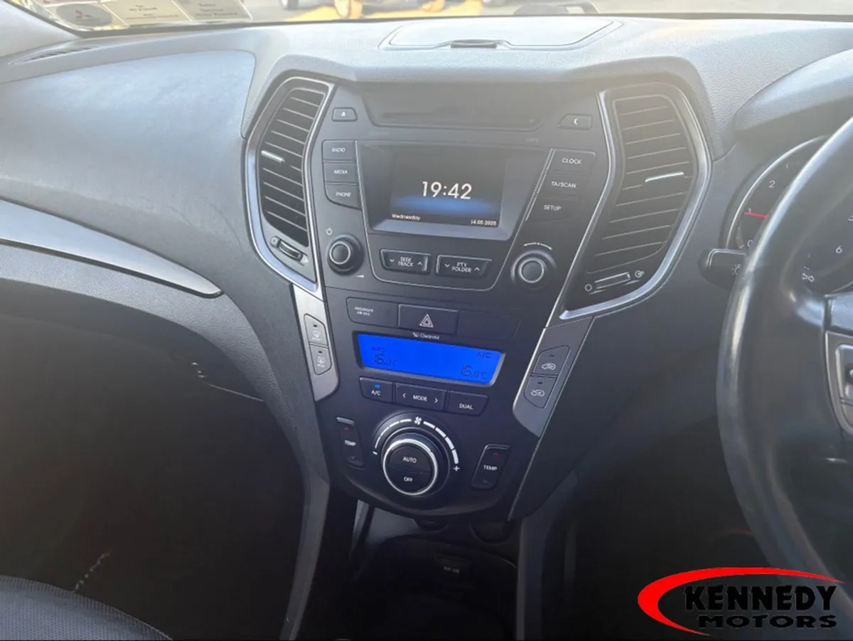Hyundai Santa Fe 4WD Executive 4DR - Image 4