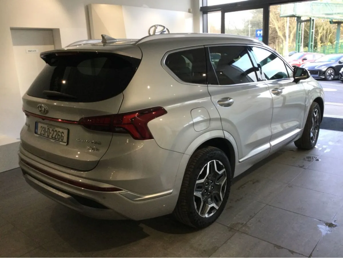 Hyundai Santa Fe Plug IN Hybrid 7 Seater - Image 2