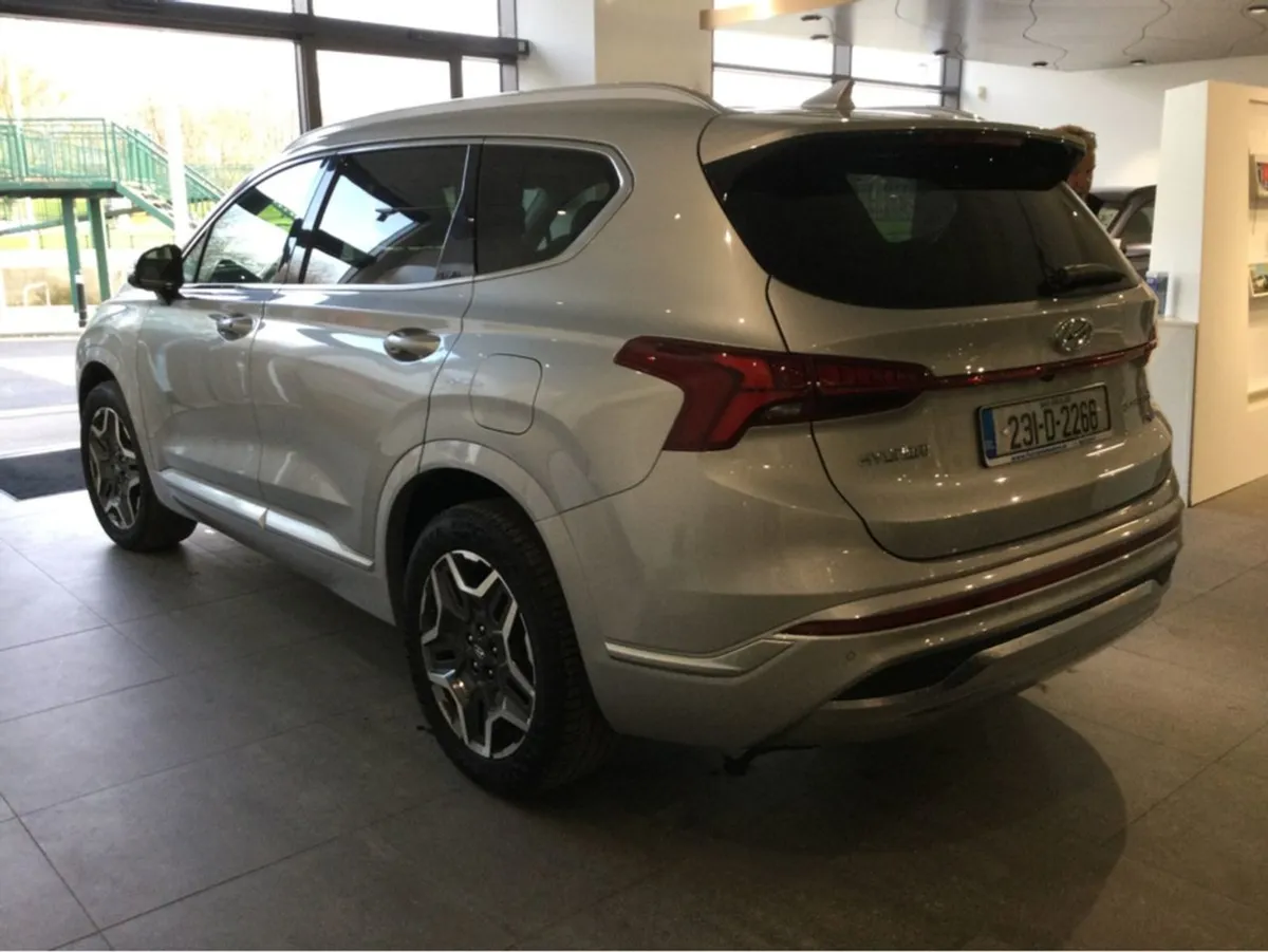 Hyundai Santa Fe Plug IN Hybrid 7 Seater - Image 3