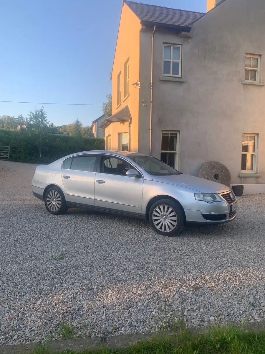 Volkswagen Passat 2010 - Image 1