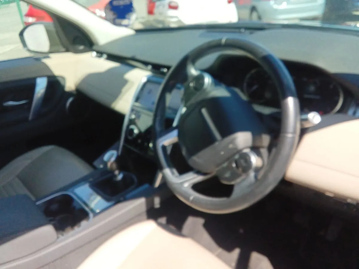Land Rover Discovery Sport 2.0d S 4X2 150 - Image 4