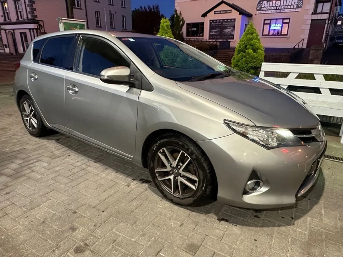 Toyota Auris 1.33 Petrol SOL - Image 4