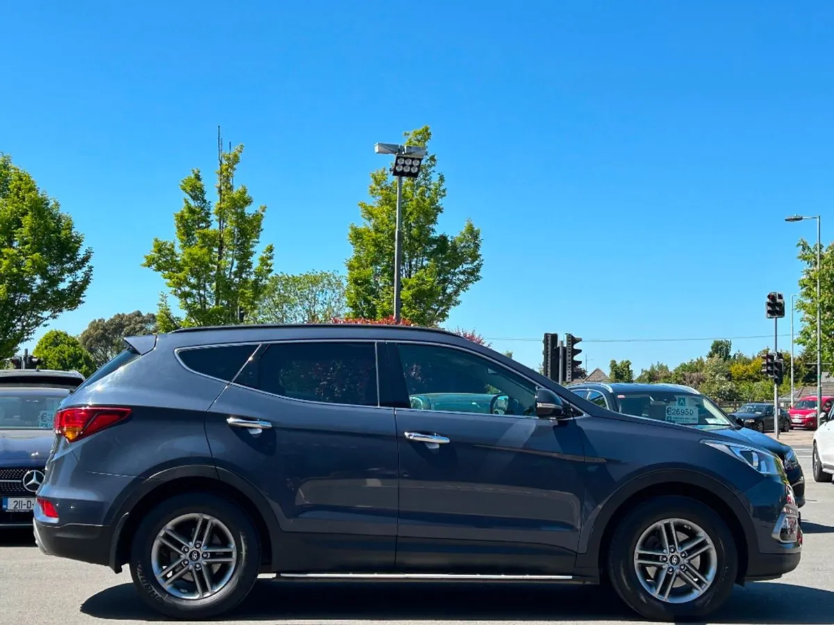 Hyundai Santa Fe 2.2d Executive 4WD 7 Seater  hig - Image 4