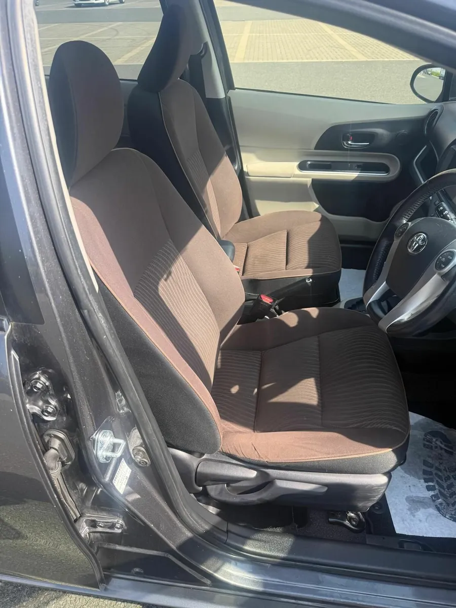 Toyota Aqua 132 High specs - Image 3