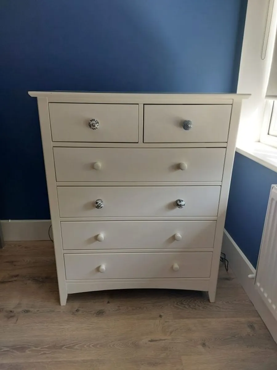 chest of drawers - Image 1