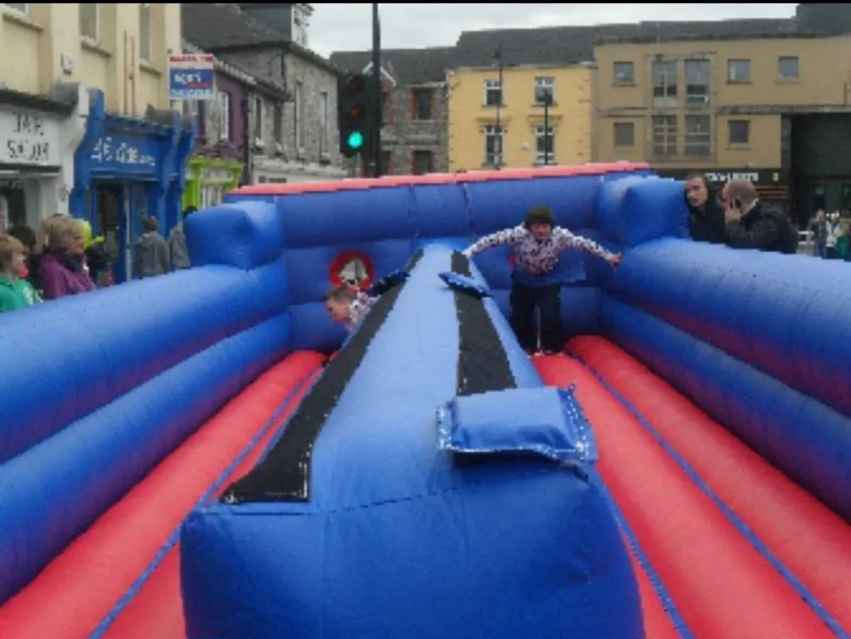 Bouncy castles - Image 4