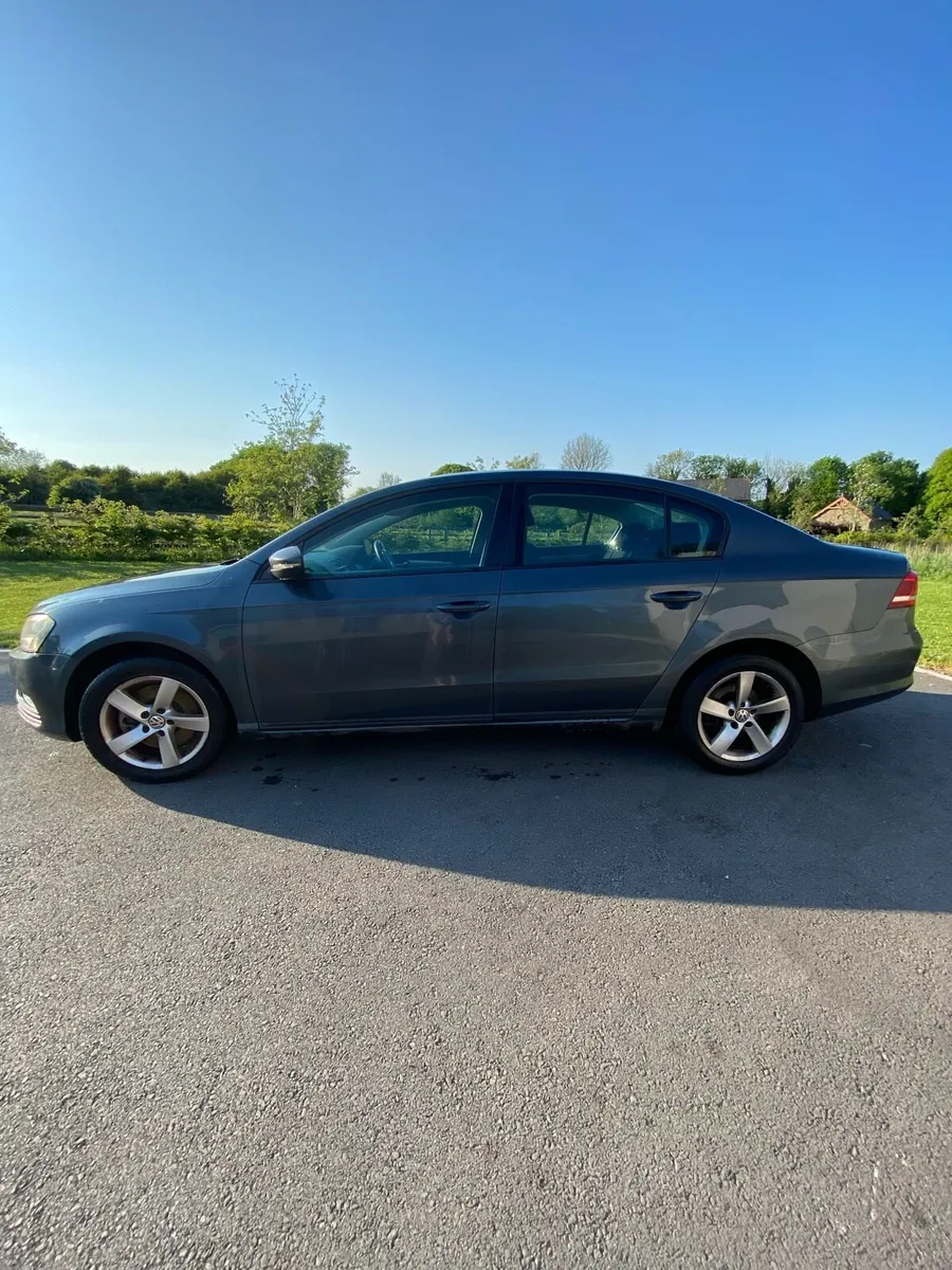 Volkswagen Passat 1.6 - Image 1