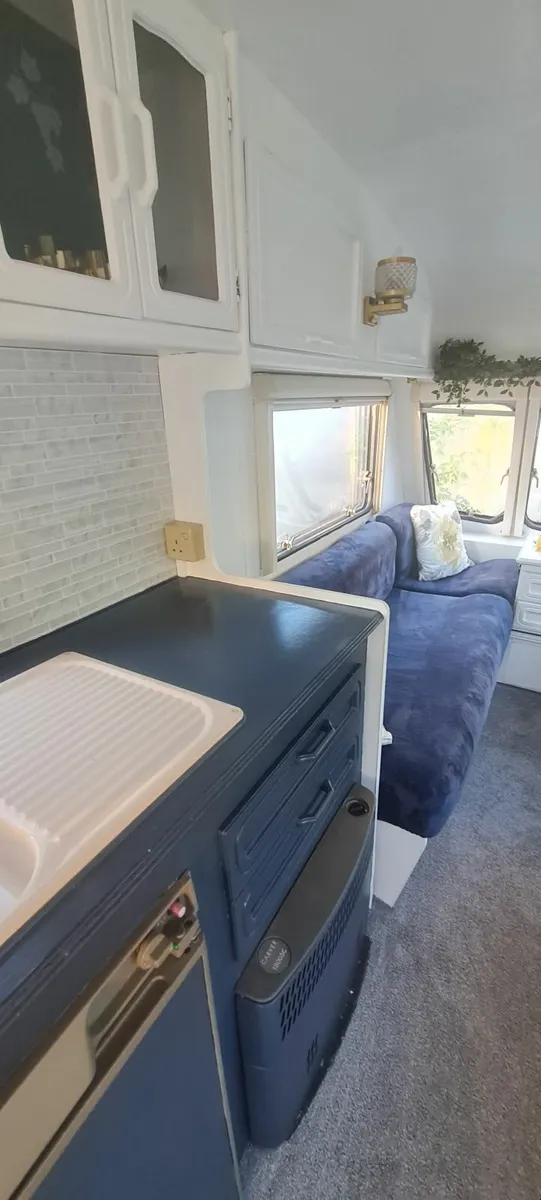 Caravan - Image 1