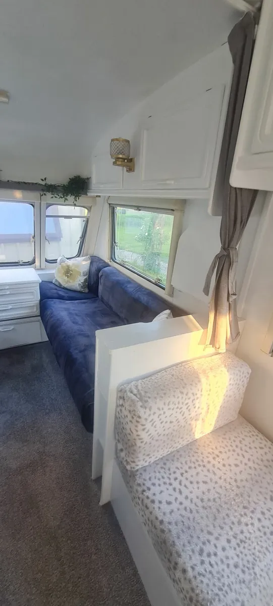 Caravan - Image 2