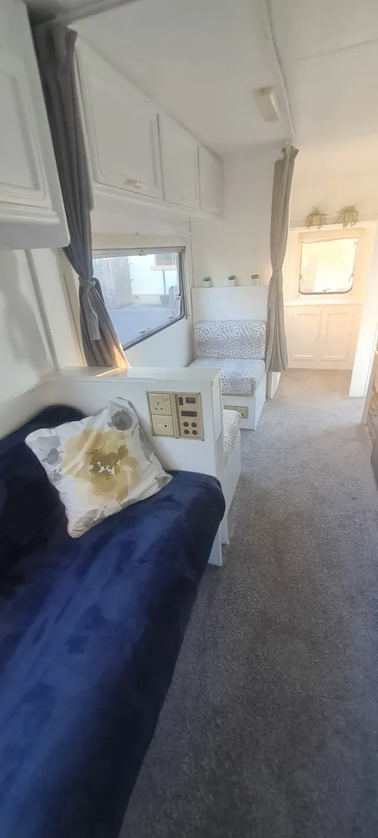 Caravan - Image 3