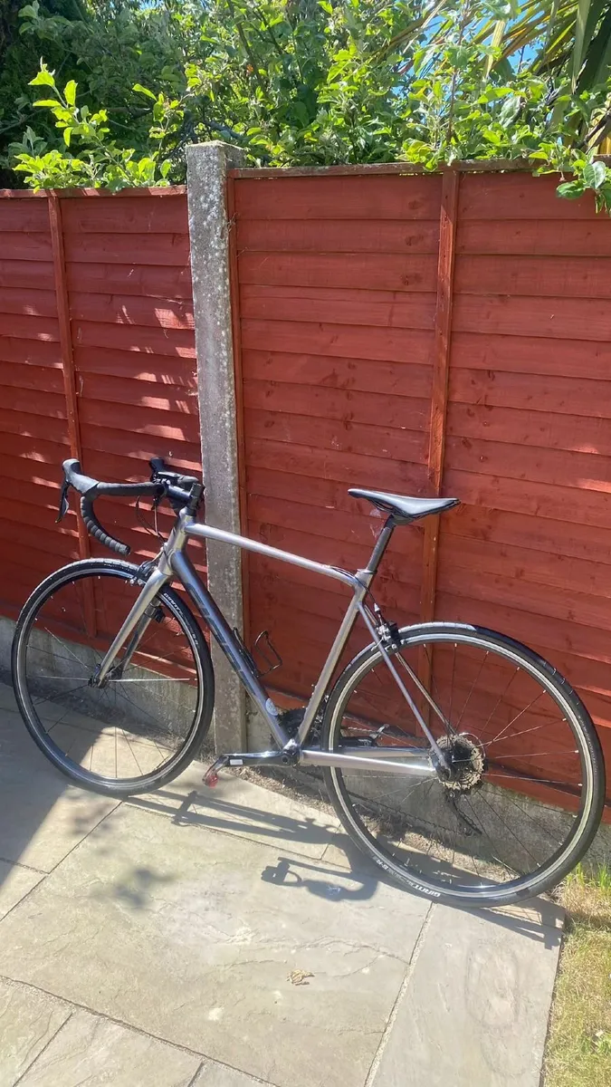 Giant Contend SL M/L Road Bike - Image 2