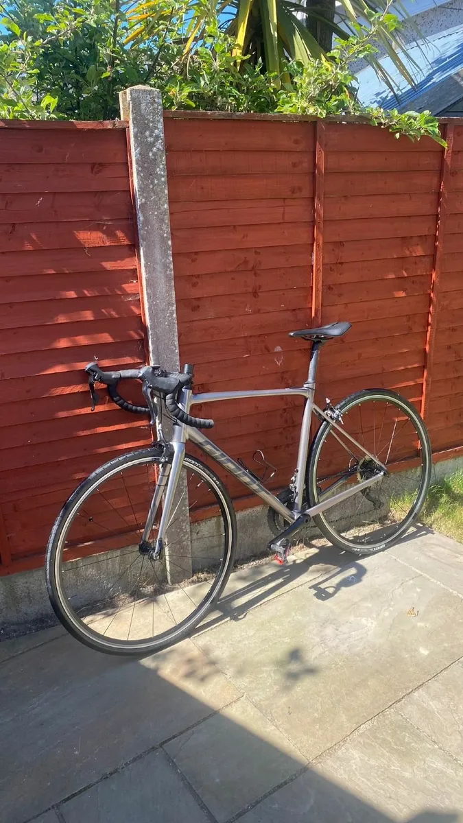 Giant Contend SL M/L Road Bike - Image 3