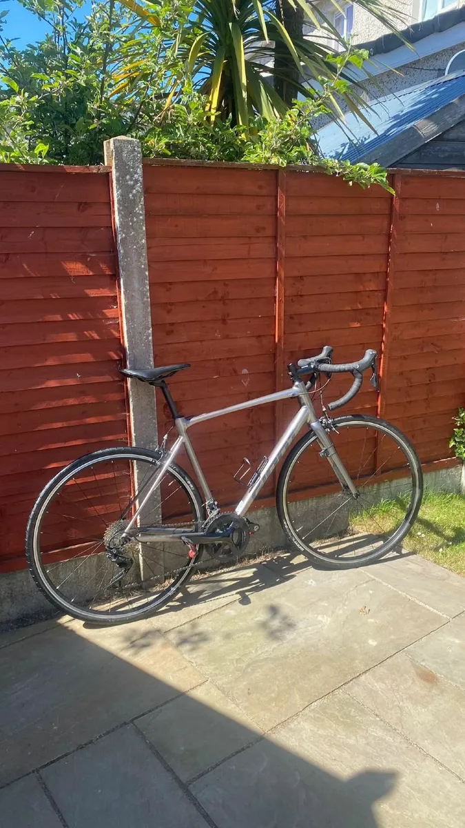 Giant Contend SL M/L Road Bike - Image 4