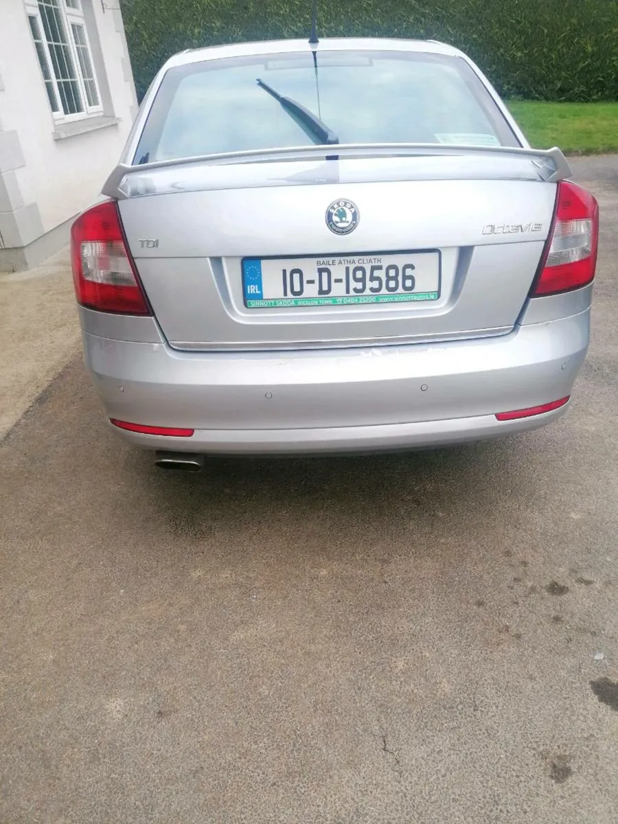 Skoda Octavia Elegance 2010 1.6 diesel - Image 2