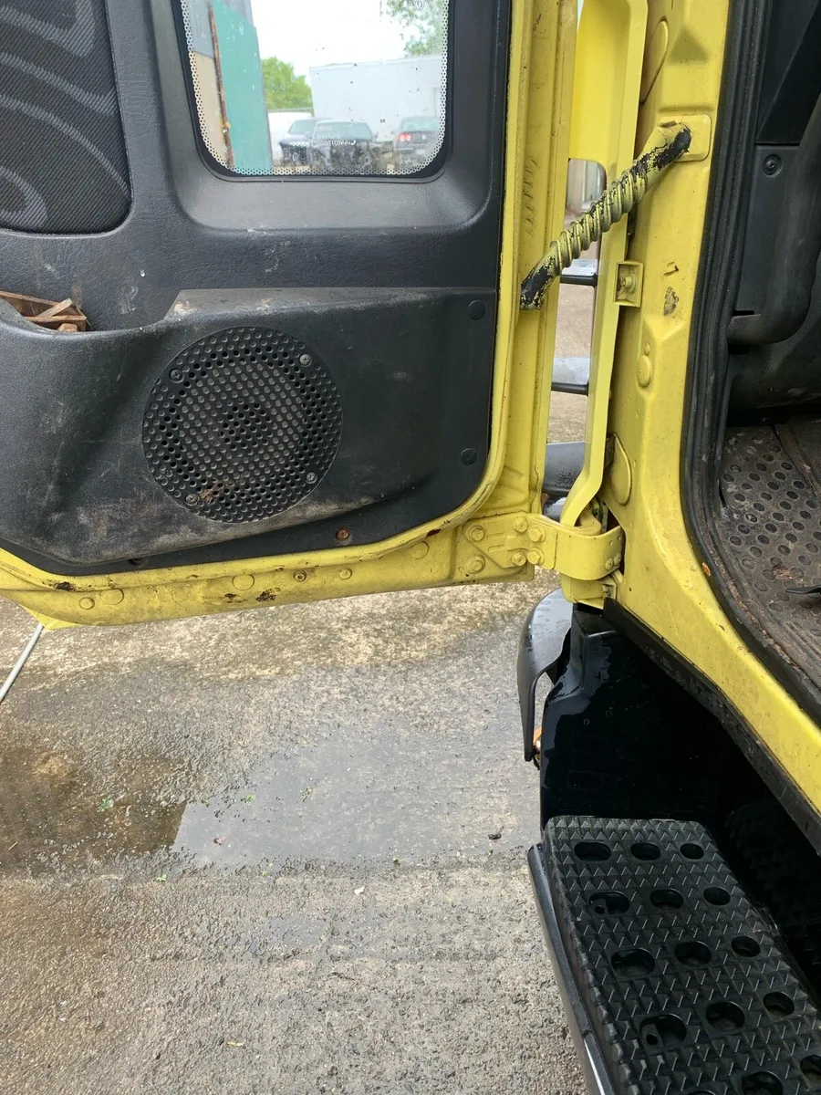 Spray painting car van truck trailer - Image 4