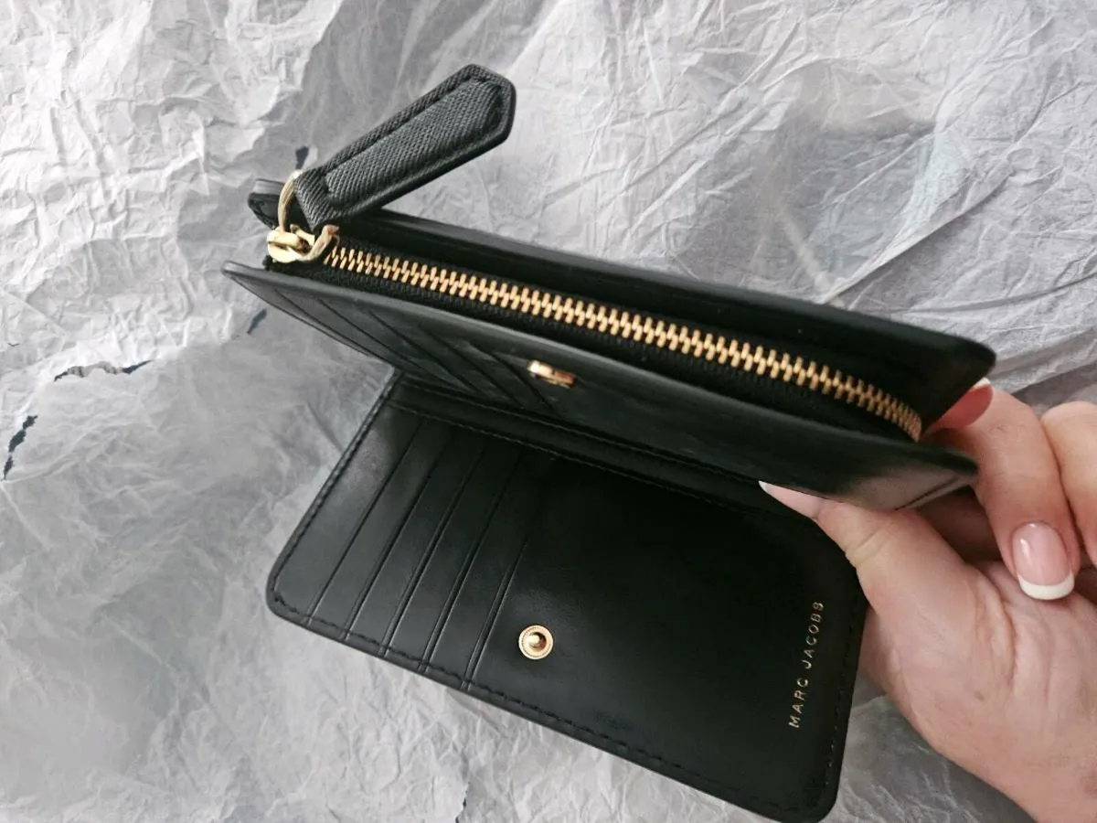 Marc Jacob's wallet - Image 2