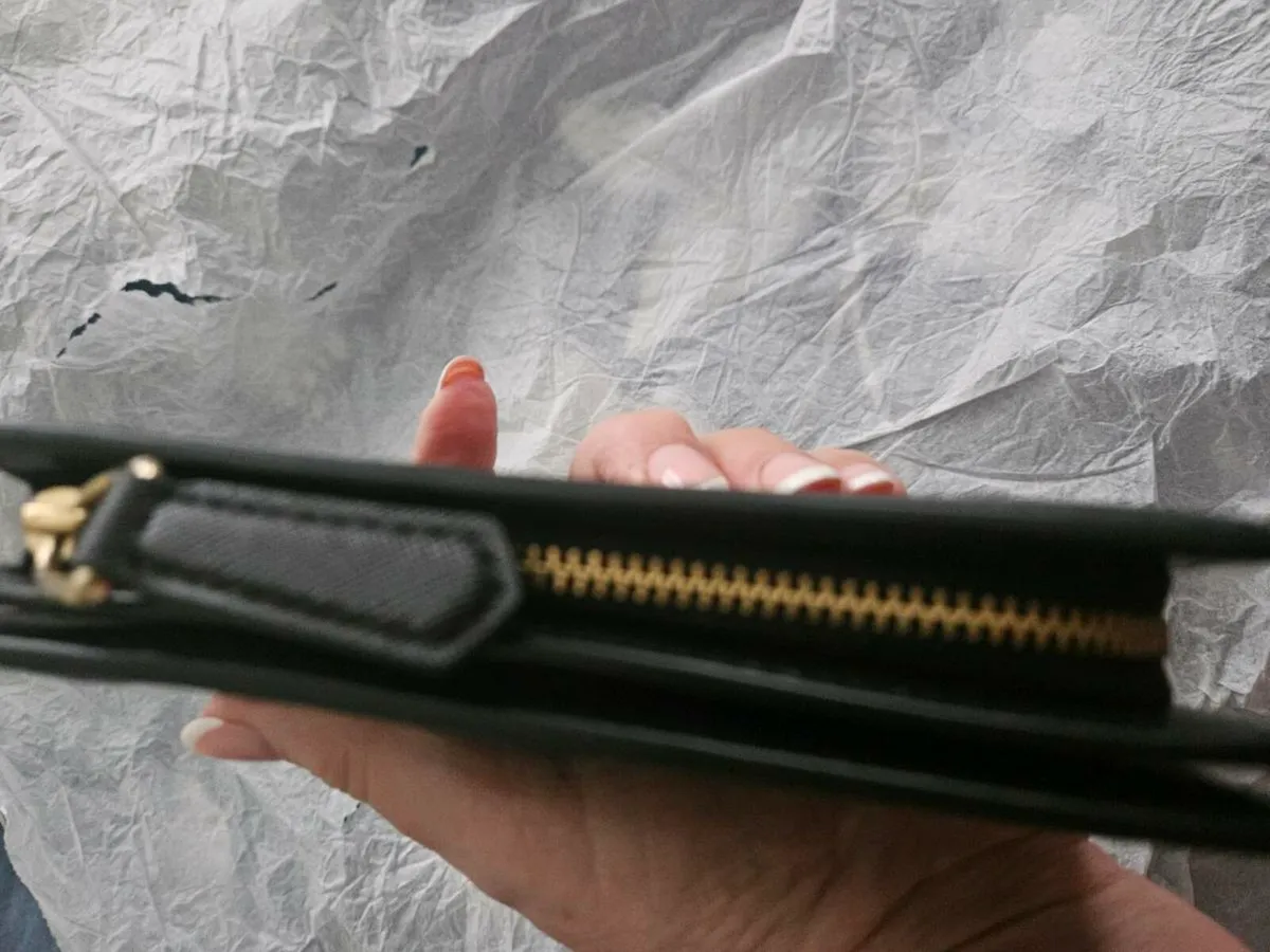 Marc Jacob's wallet - Image 3