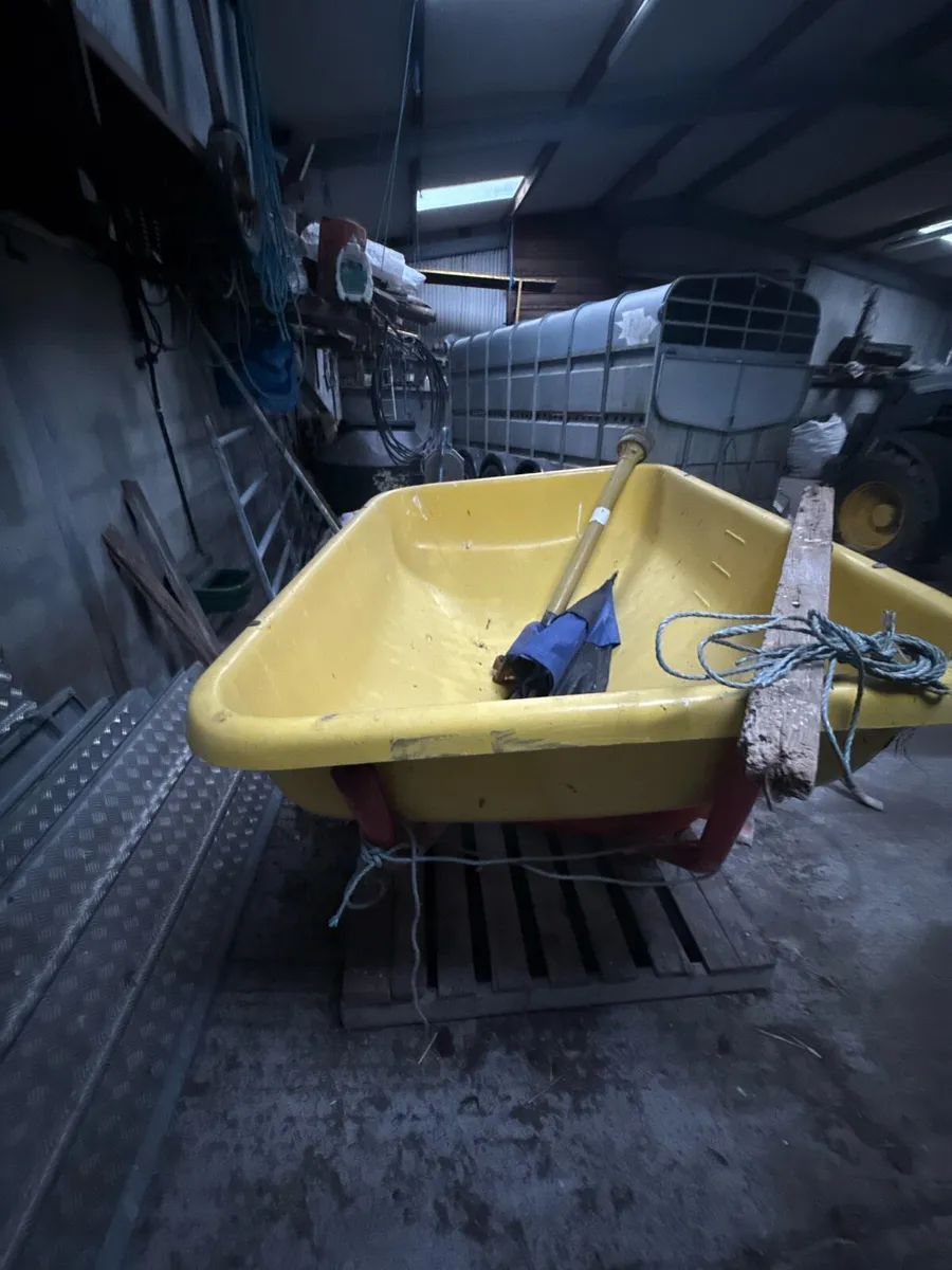 Fertilizer Spreader - Image 3