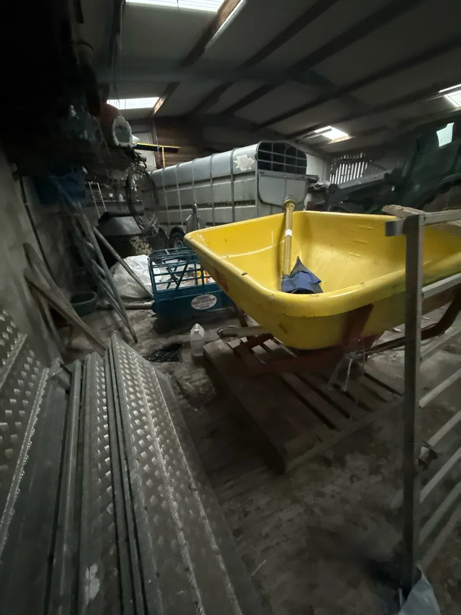 Fertilizer Spreader - Image 4