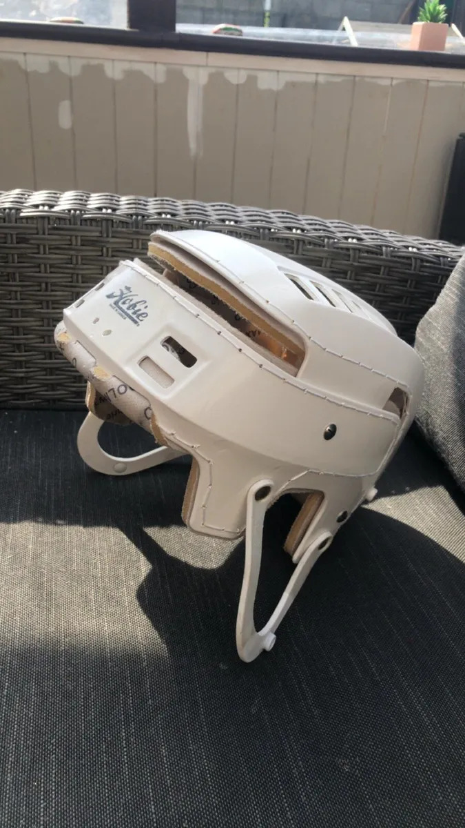 Hurling helmet - Image 2