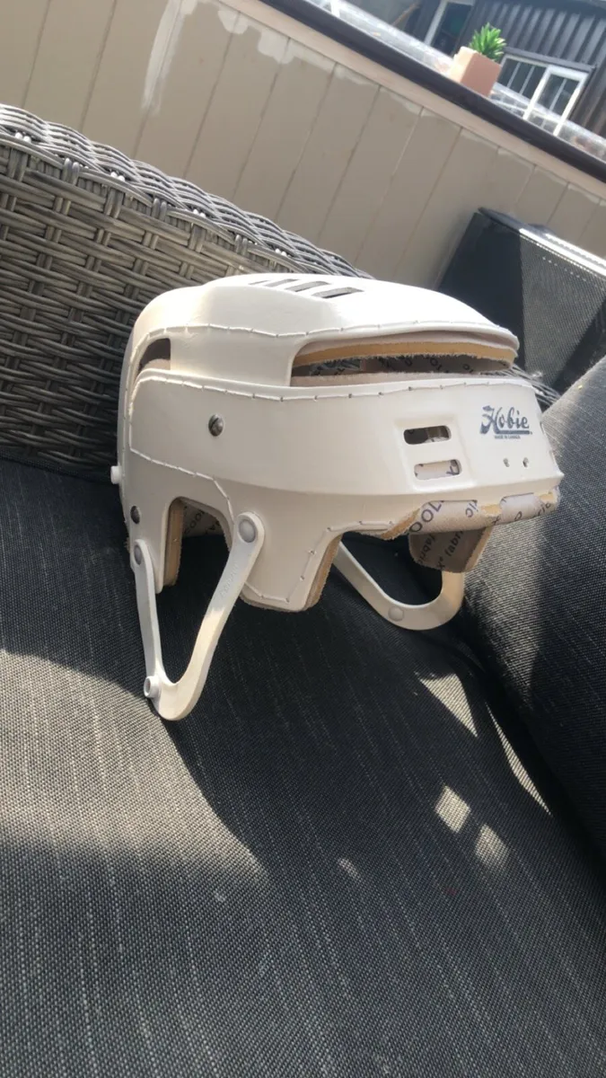 Hurling helmet - Image 3