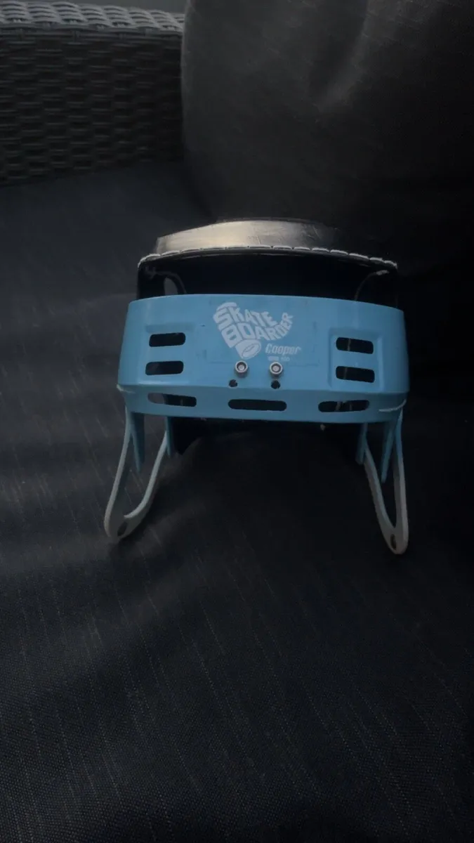 Hurling helmet - Image 1
