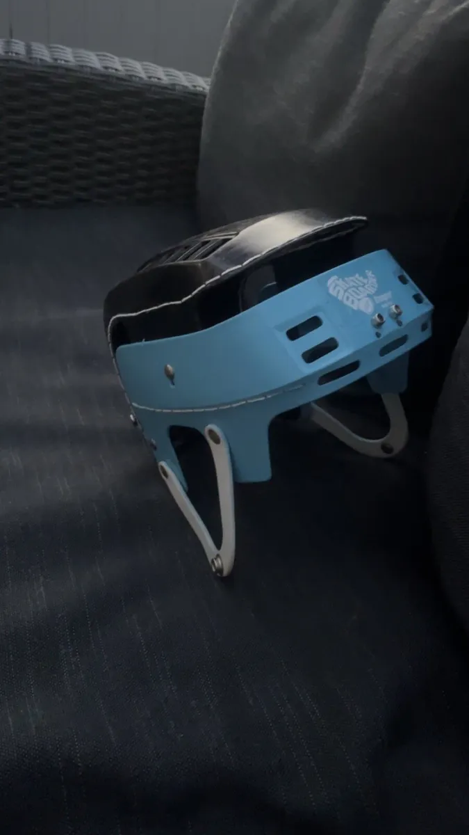 Hurling helmet - Image 3