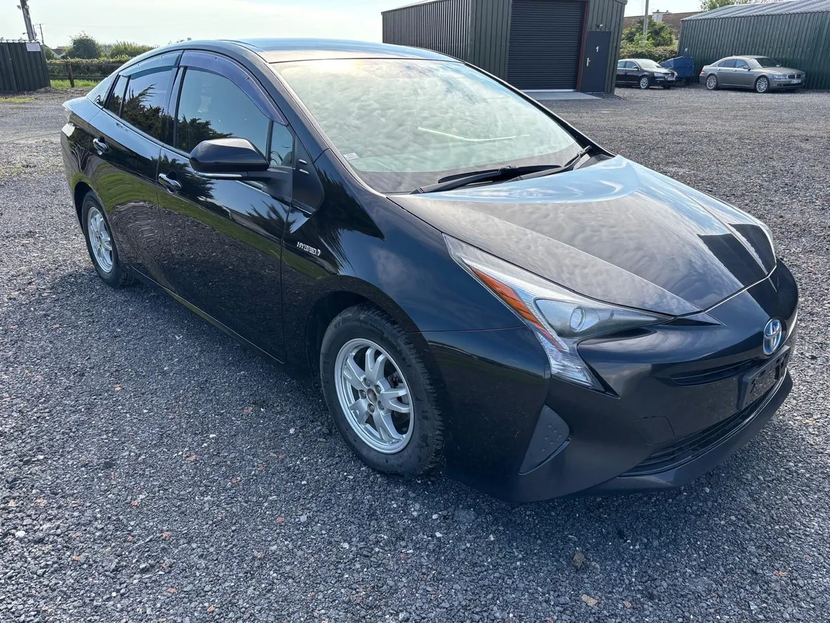 Toyota Prius Hybrid 2018 - Image 2