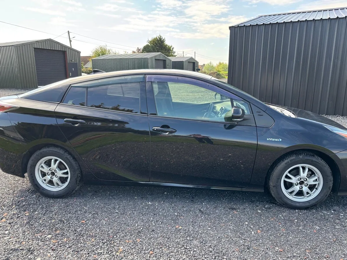 Toyota Prius Hybrid 2018 - Image 3