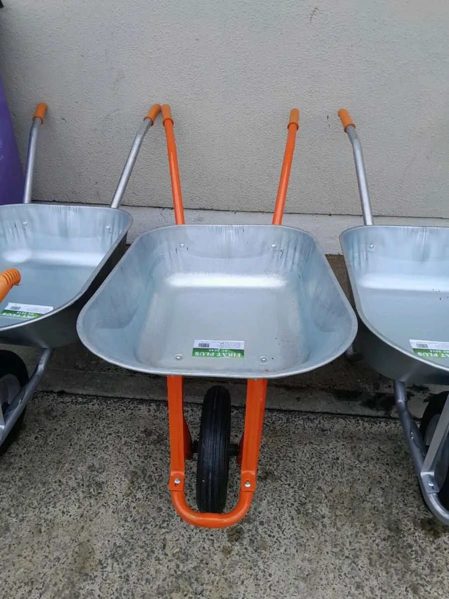 Wheelbarrows 55 euros each - Image 3