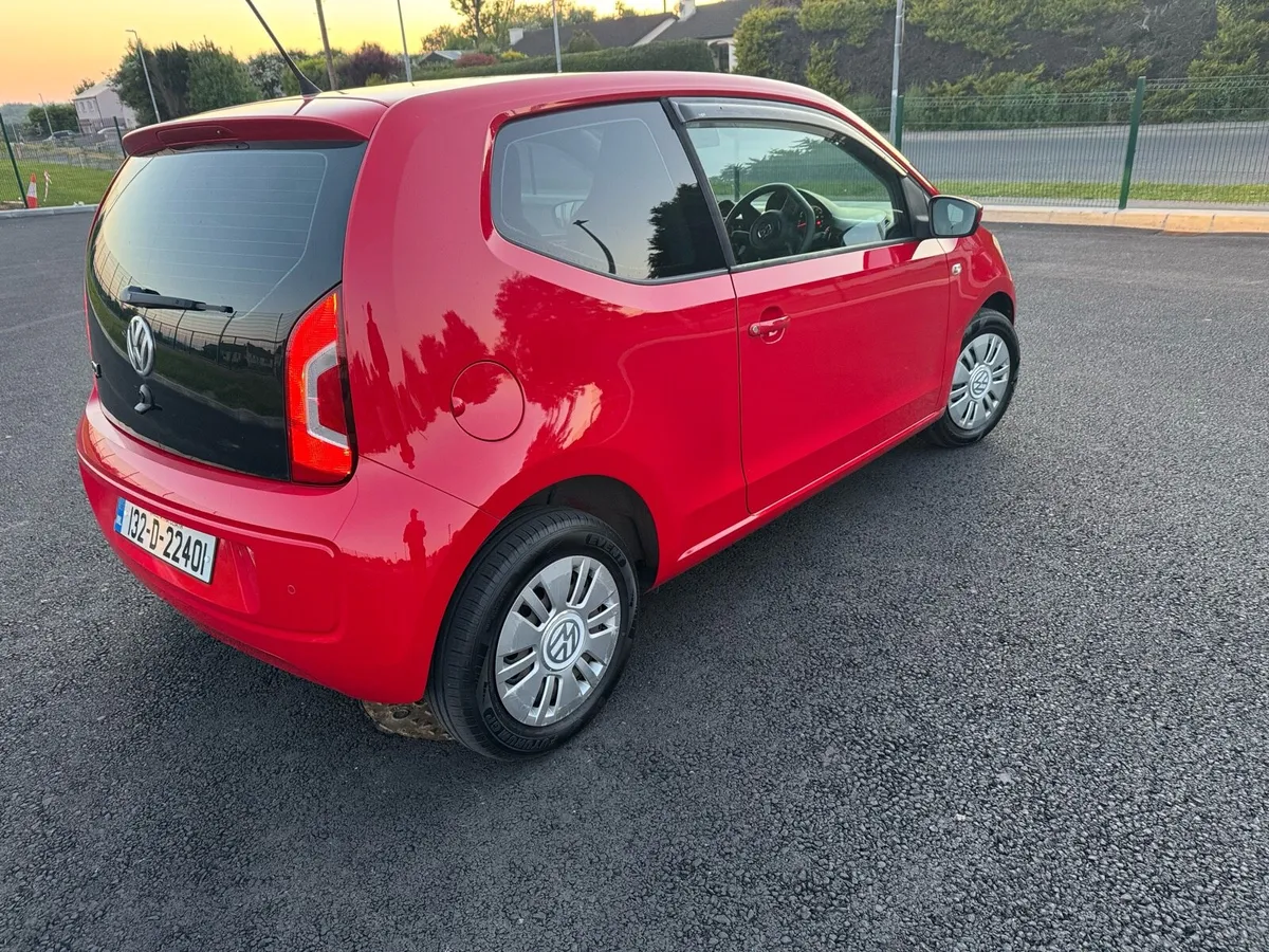 Volkswagen UP - Image 4