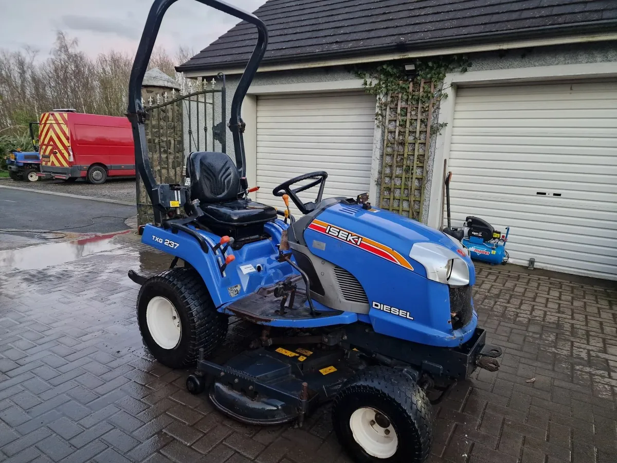 ISEKI TXG327 compact tractor ride on mower - Image 2