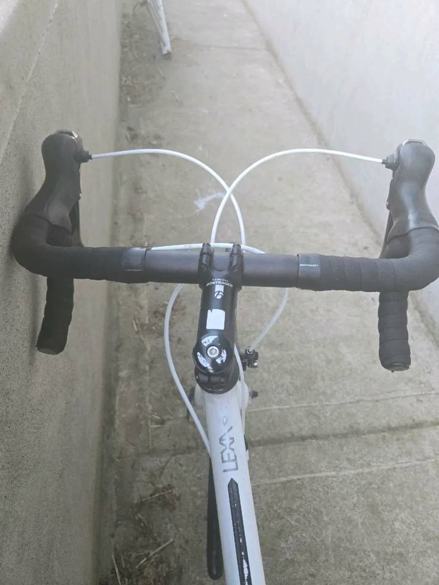 Trek lexa ladies road bike - Image 3