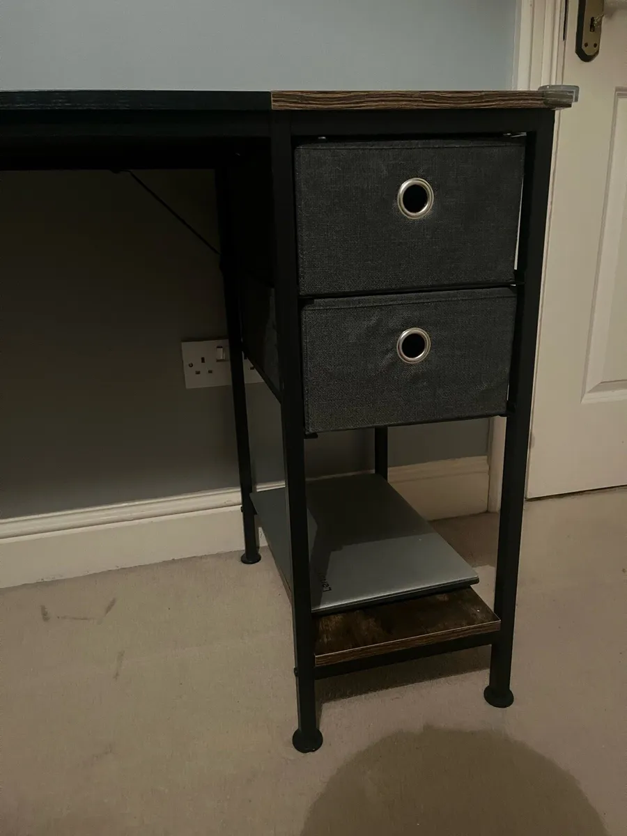 Office desk - Image 3