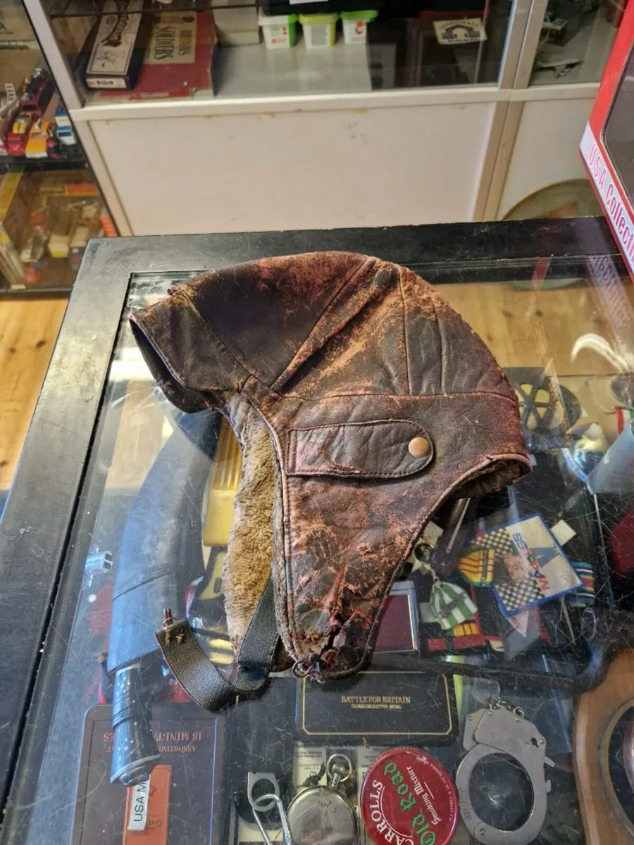 Vintage British WW2 Flying Cap - Image 1