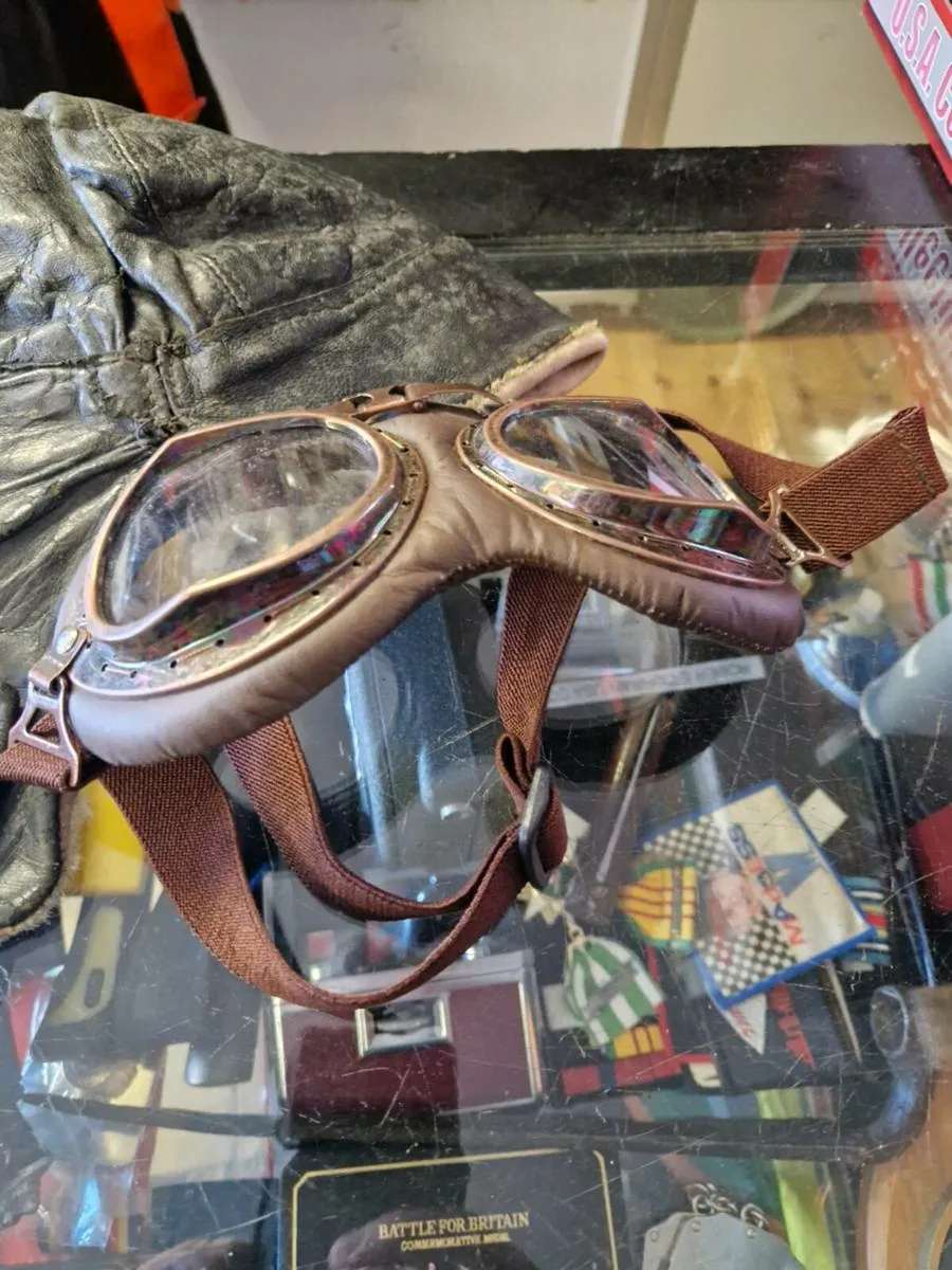 Vintage British RAF WW2 Flying Cap & Goggles - Image 2