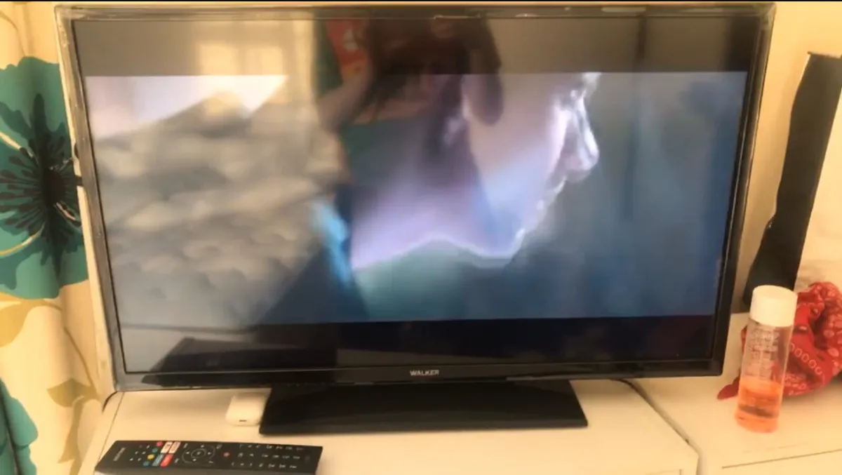 32" Smart TV - Walker
