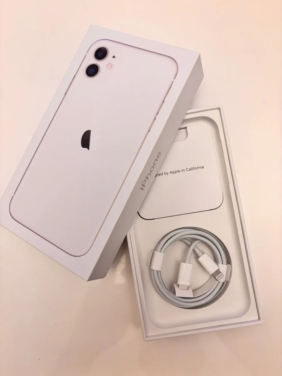 iPhone 11 - Image 2