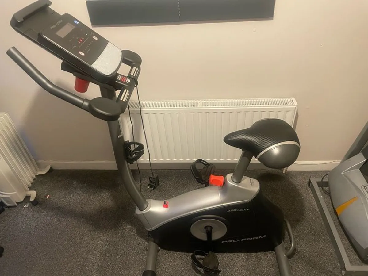 exercise Bike + threadmill will sell separate or as bundle - Image 3