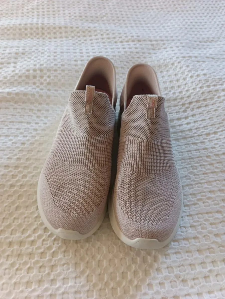 Ladies pink sketchers, like new. - Image 1