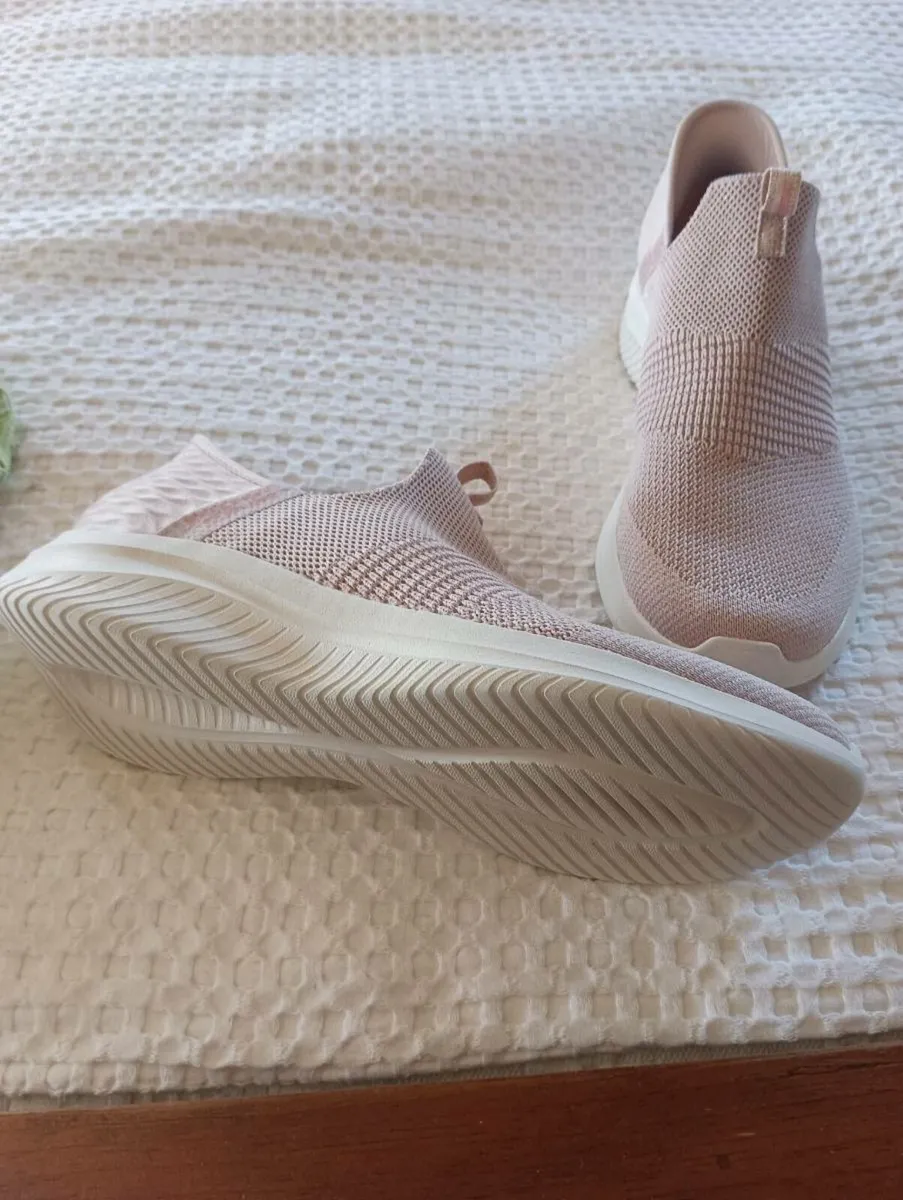 Ladies pink sketchers, like new. - Image 3