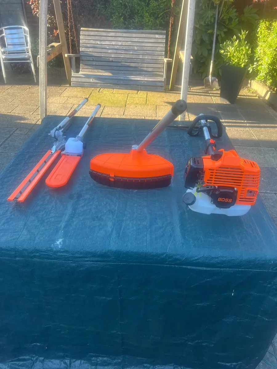 Multi tool strimmer/hedge cutter/ pole saw/ bush c - Image 1