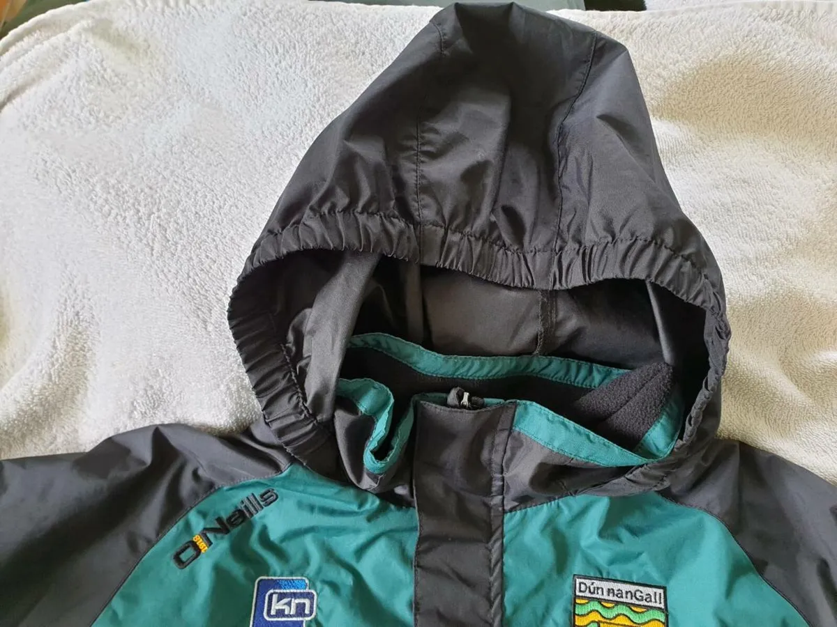 Donegal Gaelic Football Coat 2016 to 2017 - Image 2