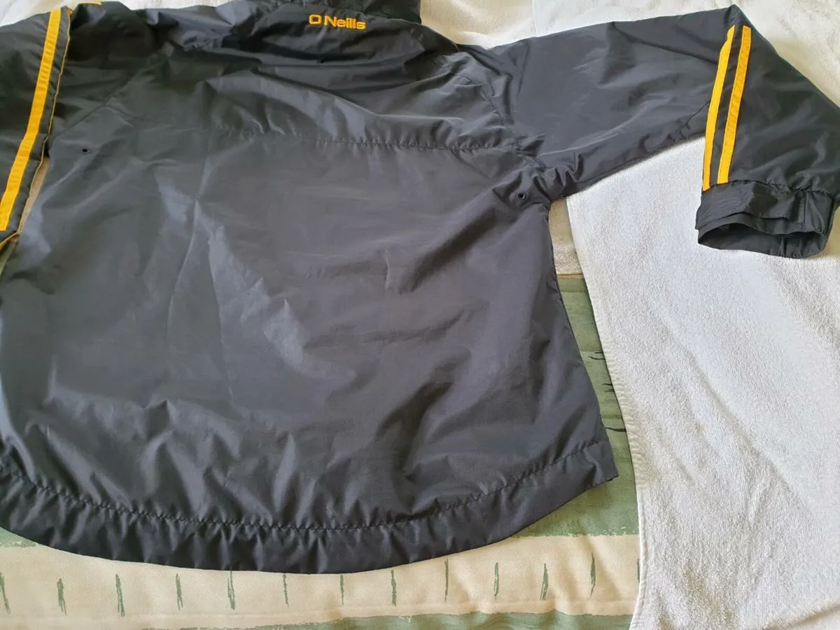 Donegal Gaelic Football Coat 2016 to 2017 - Image 3